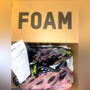 NWT. Yeezy foam runner MX Carbon. Size 7